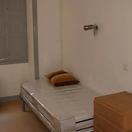Hostel Be *